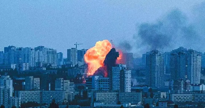 毫无人性！俄军无人机追炸平民，乌克兰迎来真正的噩梦