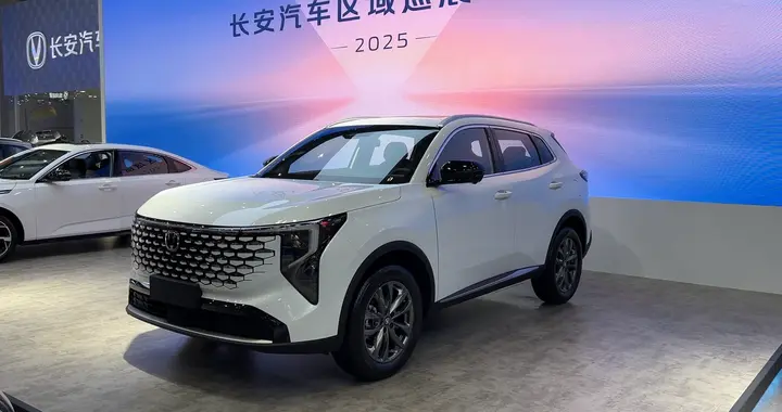 第四代长安CS55 PLUS详解！满油续航1000km，座舱比卡罗拉锐放还大
