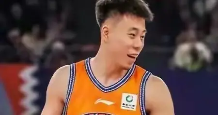 张镇麟加盟上海获益颇多！不再挨骂，不用承担太多责任