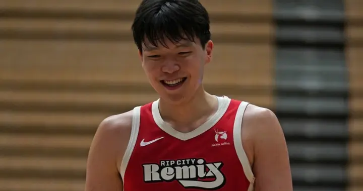 国王三分雨半场领先混音15分，杨瀚森8分2篮板喜忧参半