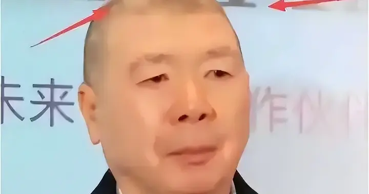 恩爱难抵残酷现实，冯小刚徐帆近期同框，暴露了 "老夫少妻" 的心酸