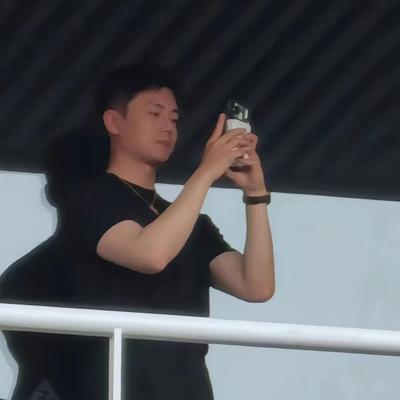 彩虹吃瓜娱乐：王菲去看谢霆锋西安演唱会