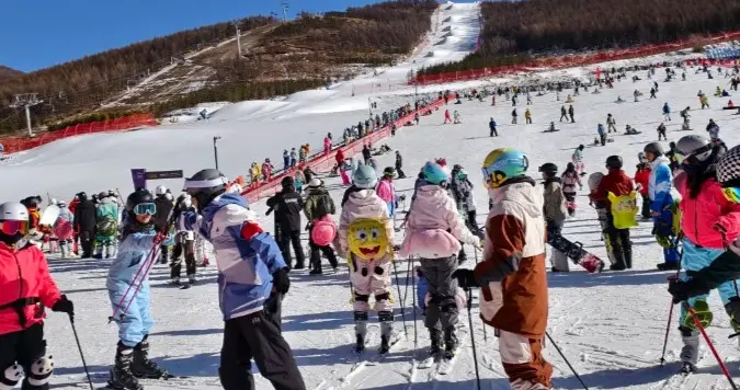 降低了点预算，在唯品会买了身更好的滑雪服