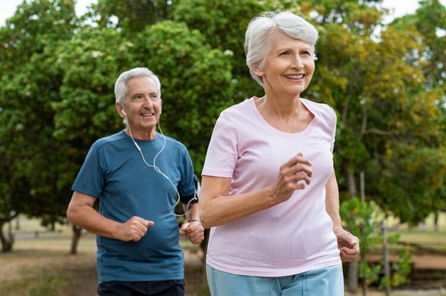 50岁后坚持锻炼有益健康，但请注意避开这6种运动，或会加速衰老