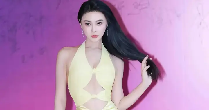 港风美人再现 环球小姐冠军吴丹黄色礼服封神 神似关之琳惊艳颁奖礼