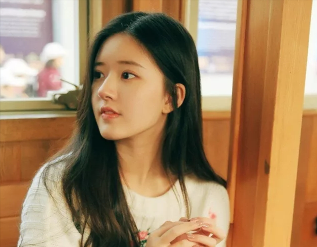 赵露思自毁前程，感情混乱，耍大牌只是九牛一毛