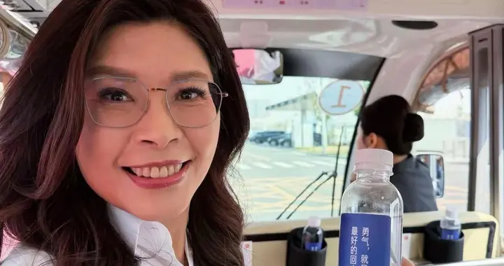 郑丽文返台后在脸书贴出四张照片，直言：忍不住心动