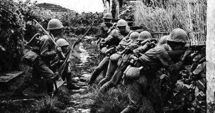 1940年，八路军遭日军包围，神枪手凭一道反光，一枪击毙日军大佐