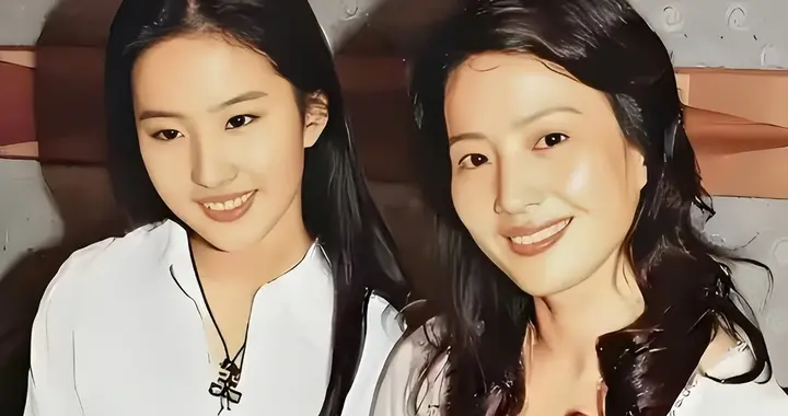 刘亦菲母亲刘晓莉：今仍单身，身材傲人，长得比女儿还漂亮！