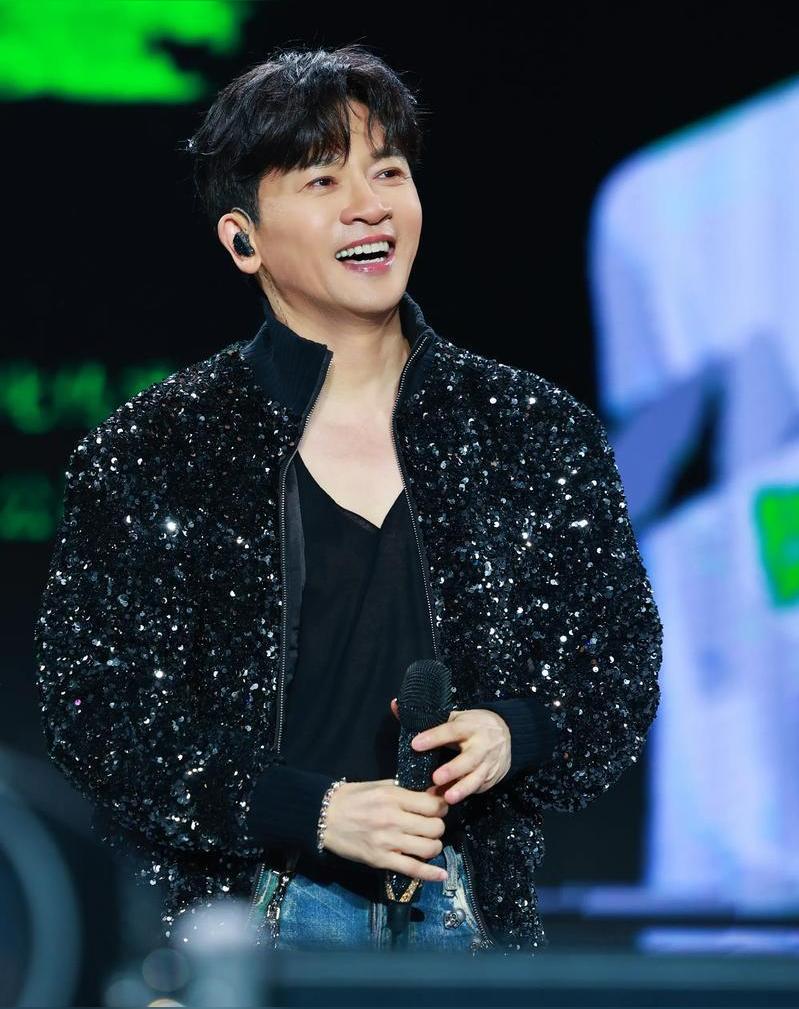 苏有朋没靠流量活着，靠的是本事硬撑。 《还珠》里的五阿哥，是90后青春...