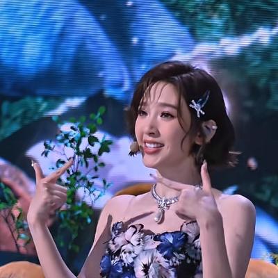 于是欣妍：唐艺昕乘风2026封神！蓝白蝴