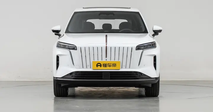 红旗HS6 PHEV抢先体验：大五座混动豪华SUV，双连屏大冰箱，真香！