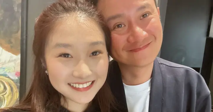 马伊琍女儿晒与爸爸聚餐，文章模样苍老了许多，爱马既像爸又像妈