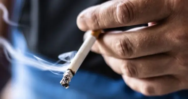 科学家新研究发现，吸食烟草和大麻会导致大脑发生独特的病变。