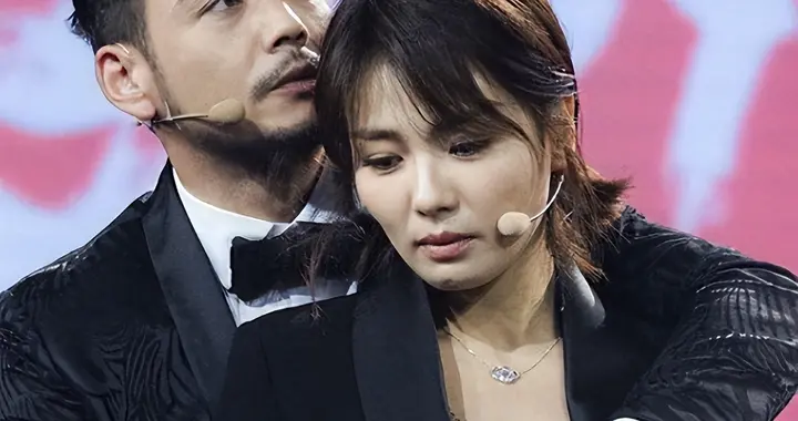 和杨烁传绯闻后，刘涛罕见带女儿露面 和吴镇宇亲密互动关系藏不住