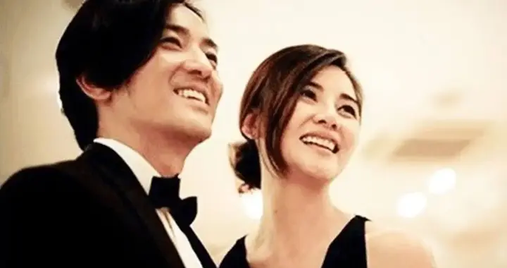 郑伊健夫妇日本逛街被拍!蒙嘉慧现双下巴,发福拒医美:我就是师奶