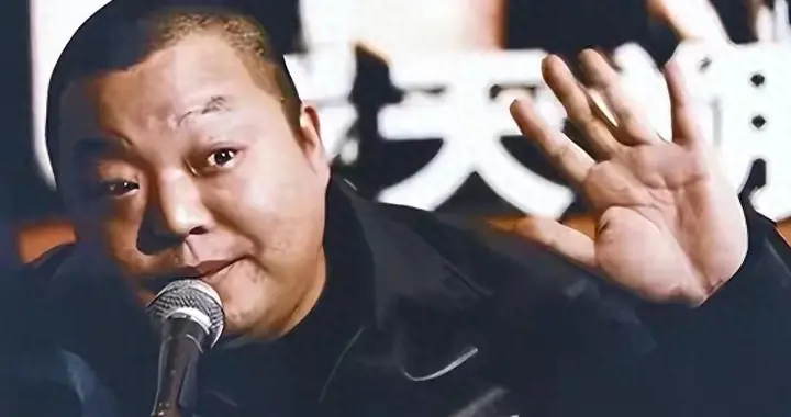 臧天朔的悲哀：生前向母亲跪地忏悔，死后妻子将80岁老母告上法庭