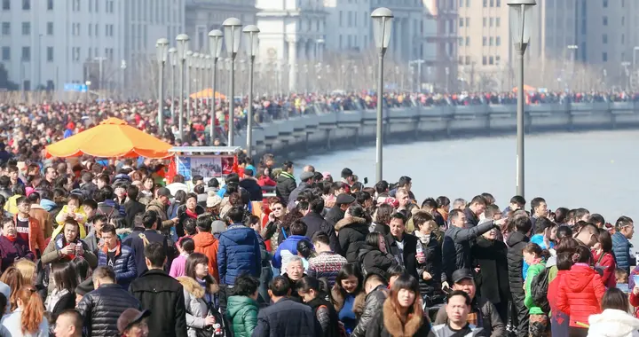 年轻人正在逃离上海！这事怪不了任何人，577万老人换谁也顶不住