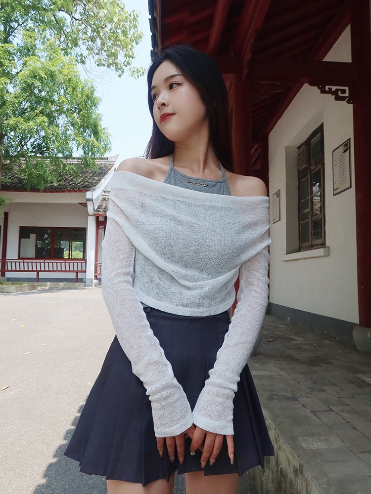 Ootd | 一字肩针织罩衫+高腰百褶裙