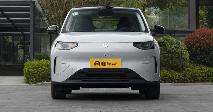 5万级车只能买菜代步？零跑A10这台10万级新车能带你"聪明出行"