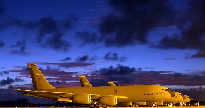 历史首次：美军在一处基地内五架空中加油机同时受损。