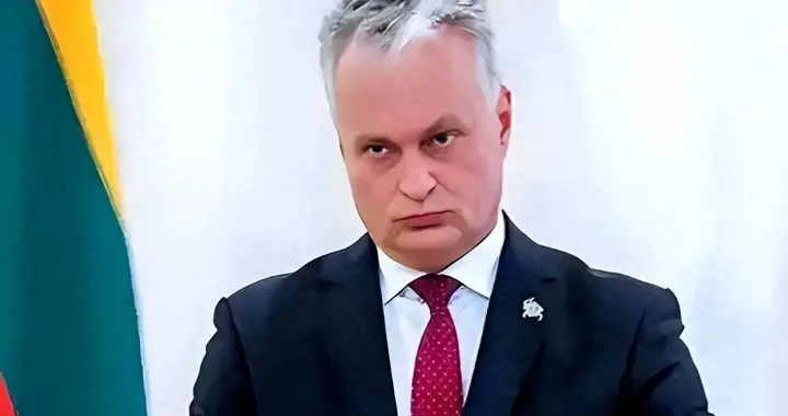 经济崩了，盟友全跑了，和中国决裂的欧洲小国，现在想找中国填坑