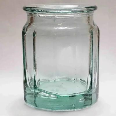 八一文库：女子清洗玻璃罐，玻璃突然炸了