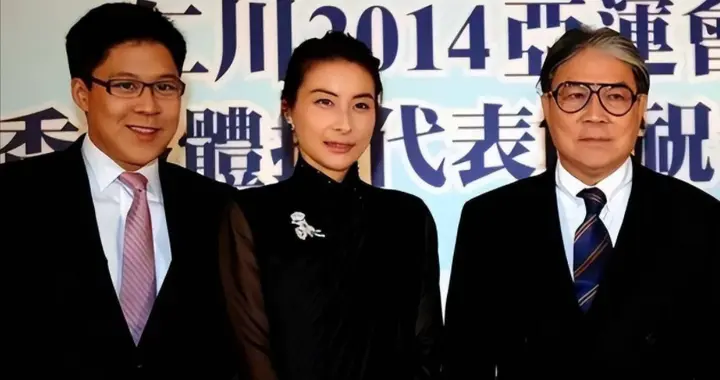 霍启刚没想到，44岁郭晶晶再传喜讯，让霍震霆和香港阔太圈沉默了