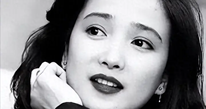 演都不演了！何晴葬礼结束不到24小时，恶心事情发生，还不止一件