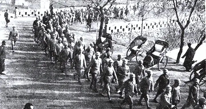 一个被枪毙的倒霉蛋，竟然无意中拯救了悬崖边的中国