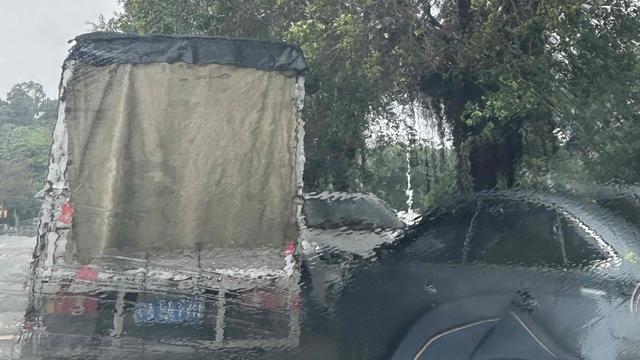 平地一声巨响：现在的城市里停车真的太闹心