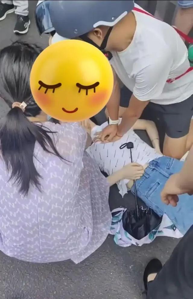 寒心！湖南女子昏厥，男子跪地施救被质疑“袭胸”，急救专家发声