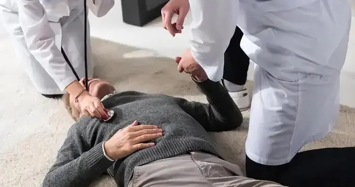 猝死去世的人越来越多？医生反复强调：宁可打打牌，也别做这 6 事