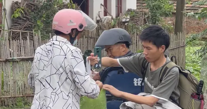 3岁母亲失联，7岁父亲去世，湖南18岁少年被伯伯养大，如今怎样