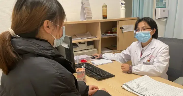 33岁，社区打电话问：月经正不正常？不盲目生孩子，才是最大清醒