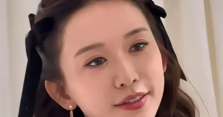 51岁林志玲“日系”打扮现身上海，网友：又老又嫩的反差萌！