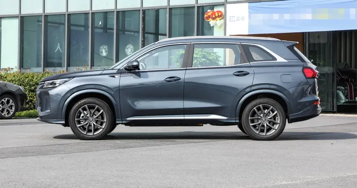 赛力斯新款SUV定档11月1日预售，纯电续航230km，起售价不足10万