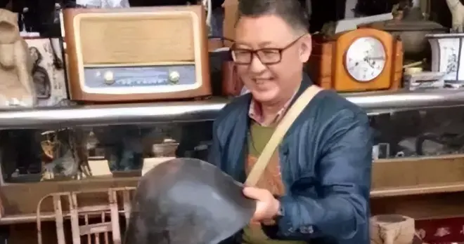 放弃副市长跑去捡破烂，如今身无分文，却成了成四川的骄傲