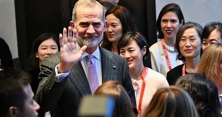 西班牙国王访华，一口气签完10份重要文件，作出了非常罕见的安排