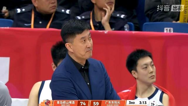 醉卧美人膝：胡明轩又站上了罚球线。 加时