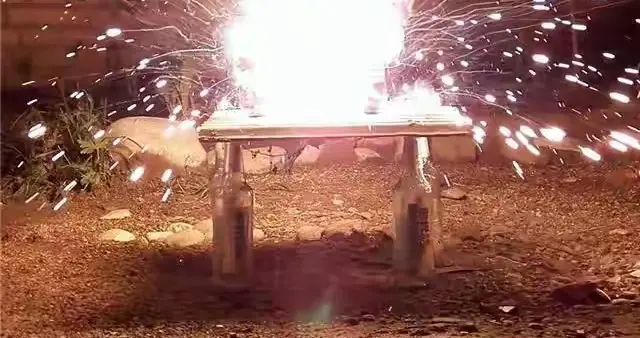 铝热弹雨点落下！2500度高温熔穿乌军堡垒