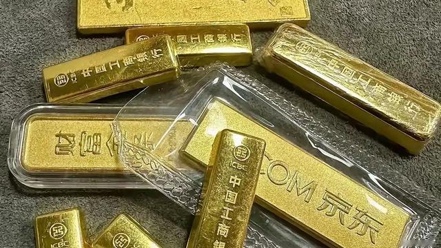 彩虹吃瓜娱乐：7月3日，金价涨到910