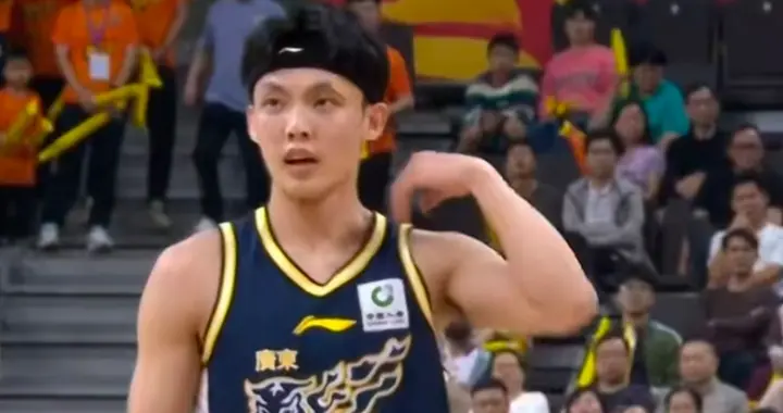 广东男篮擒拿青岛！杜峰兵走险招，果断弃用胡明轩，彻底解放徐杰