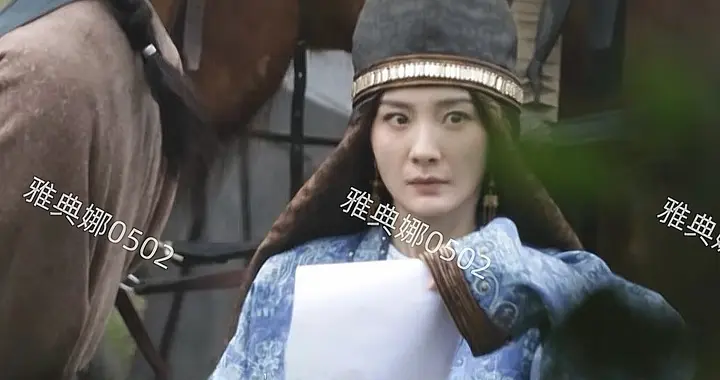 杨幂新剧造型丰富有特色，但她饰演的冯太后眼神狠厉有余霸气不足