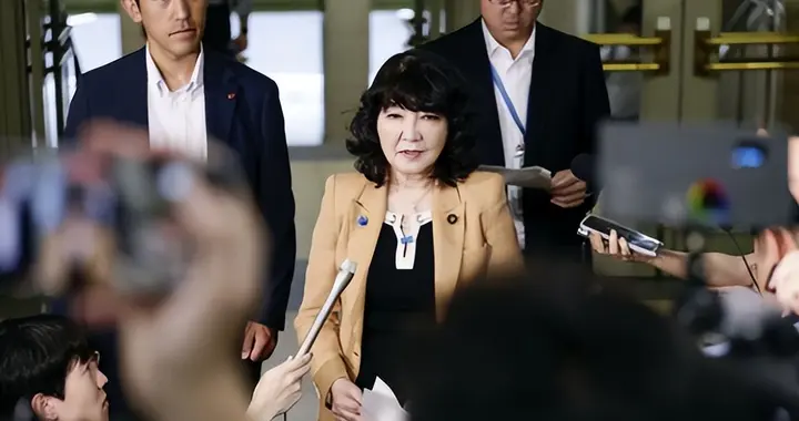 特朗普表态力挺日元，美日真的能联手救市？自保美债才是真相！