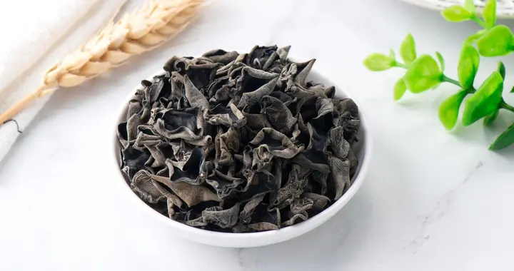 一盘木耳毒死10人？医生警告：木耳尽量注意别这样吃，比砒霜还毒