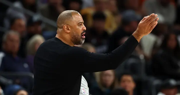 火箭崩盘夜：输给鹈鹕的不是球员，是乌度卡价值1100万的“偏执”