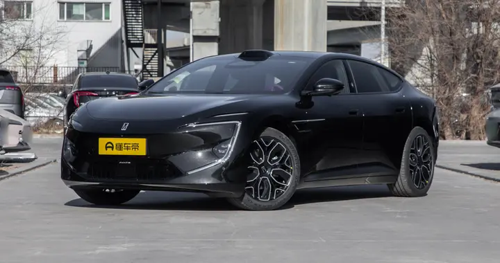 全能豪华轿跑，长安+华为+宁德时代，新阿维塔12值得选