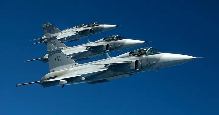 解放军离攻岛只差“一步”，特朗普脱口而出三个字，让赖清德心凉