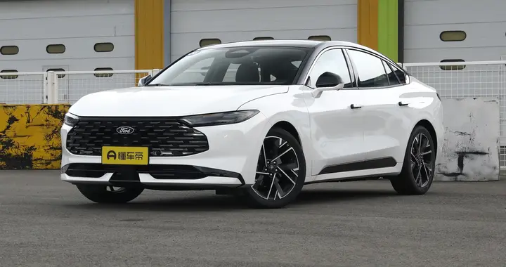 2.0T混动+1.1米大屏，轴距2945mm，试驾蒙迪欧